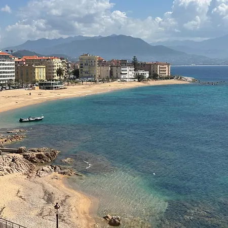 Balcon Sur La Climatise Deux Plages Commerces Et Parking Gratuit Au Pied De L Immeuble