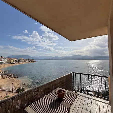 Balcon Sur La Climatise Deux Plages Commerces Et Parking Gratuit Au Pied De L Immeuble * Αζάτσιο