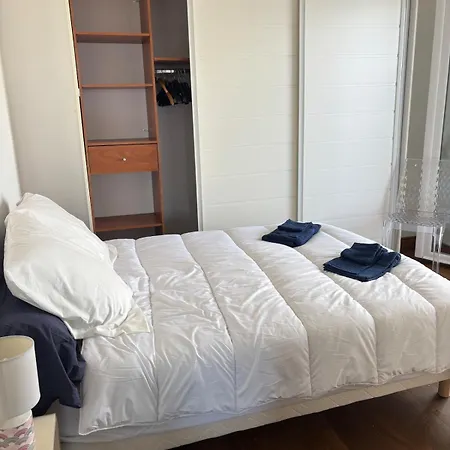 Balcon Sur La Climatise Deux Plages Commerces Et Parking Gratuit Au Pied De L Immeuble * Αζάτσιο