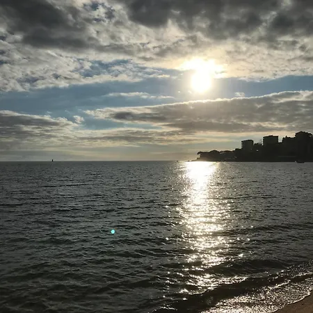 Balcon Sur La Climatise Deux Plages Commerces Et Parking Gratuit Au Pied De L Immeuble Διαμέρισμα
